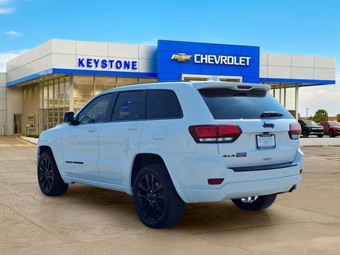 Used 2019 Jeep Grand Cherokee Altitude AWD/4WD image 5