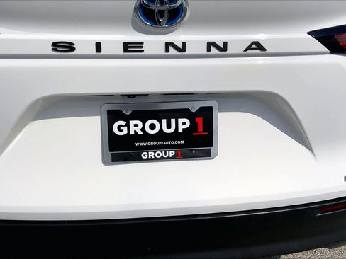 Used 2022 Toyota Sienna LE image 10