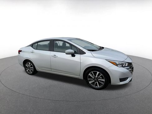 Used 2025 Nissan Versa SV image 2