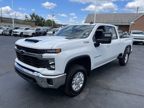 Used 2024 Chevrolet Silverado 2500 LT w/ Convenience Package image 7