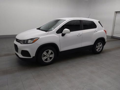 Used 2020 Chevrolet Trax LS FWD image 2