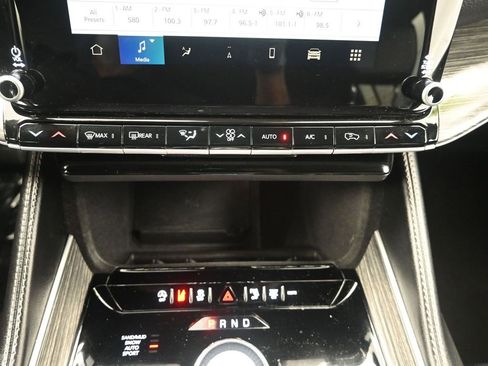 Used 2024 Jeep Wagoneer L Series II w/ Flexible Seating Group image 21