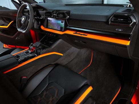 Used 2025 Lamborghini Urus SE AWD/4WD image 19