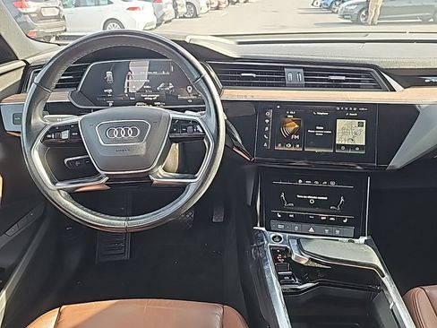 Used 2022 Audi e-tron Premium w/ Convenience Plus Package image 2