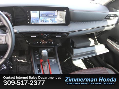 Used 2025 Nissan Kicks SR AWD/4WD image 17