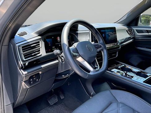 Used 2024 Volkswagen Atlas Cross Sport SE AWD/4WD image 18