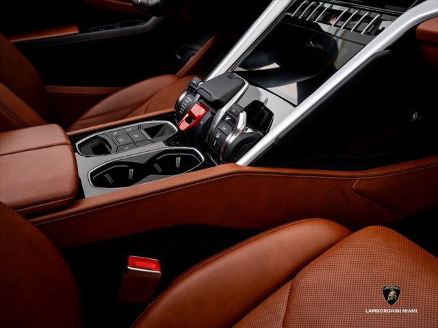Used 2022 Lamborghini Urus AWD/4WD image 45