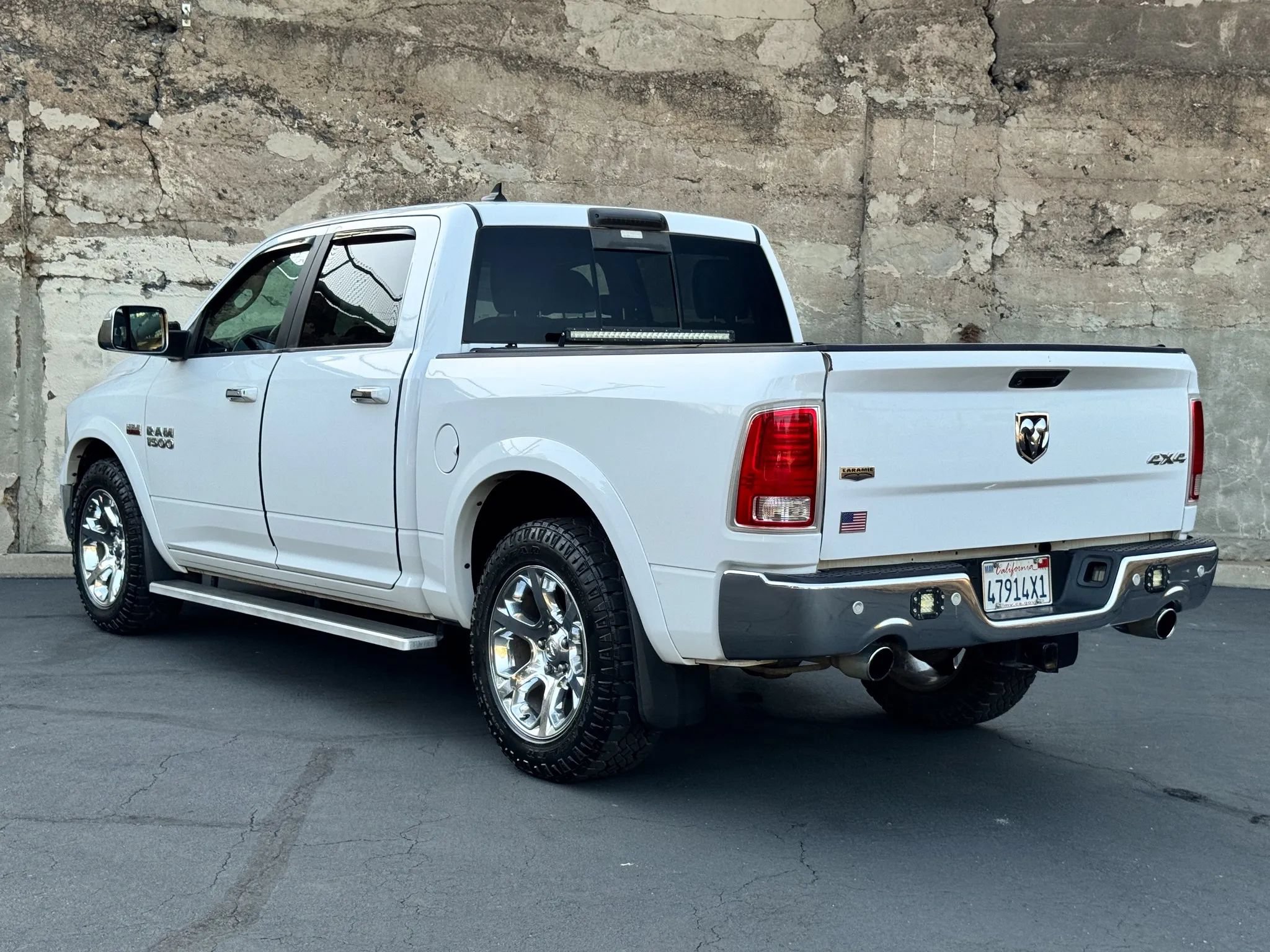 Used 2017 RAM 1500 Laramie w/ Convenience Group AWD/4WD image 9