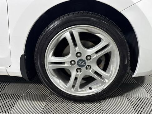 Used 2017 Hyundai Elantra GT image 11