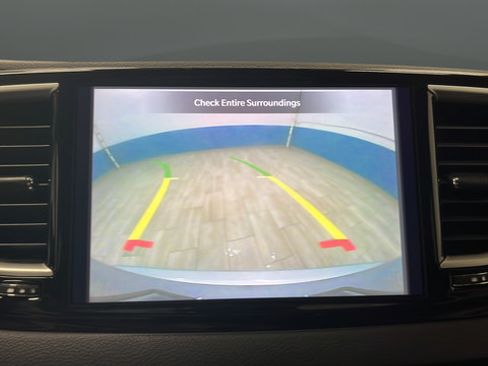 Used 2023 Chrysler Pacifica Touring-L FWD image 13