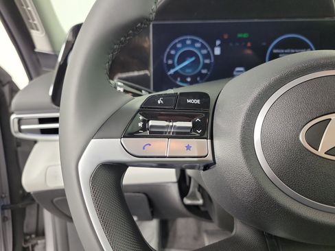 New 2025 Hyundai Elantra Limited image 21