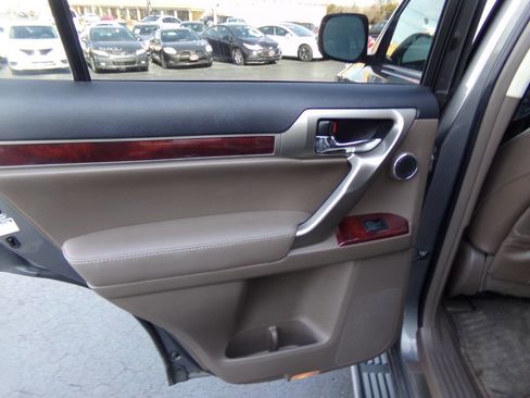 Used 2012 Lexus GX 460 Premium image 16