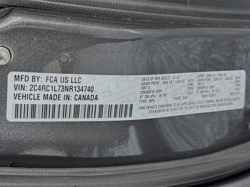 Used 2022 Chrysler Pacifica Touring-L w/ Uconnect Theater Family Group image 34