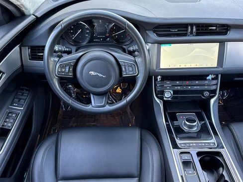Used 2019 Jaguar XF Premium image 26