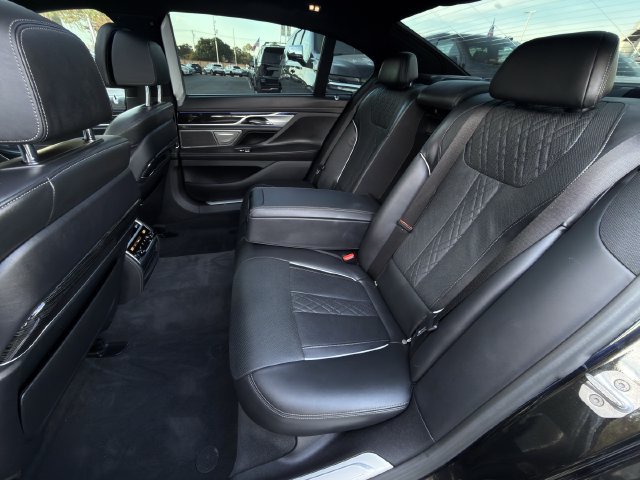 Used 2018 BMW 750i xDrive AWD/4WD image 32