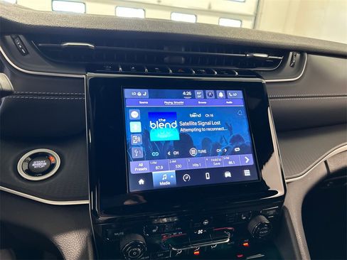 New 2025 Jeep Grand Cherokee L Altitude image 22