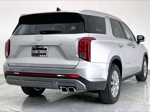 Used 2025 Hyundai Palisade SEL FWD image 14