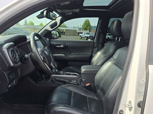 Used 2021 Toyota Tacoma TRD Sport w/ TRD Premium Sport Package AWD/4WD image 22