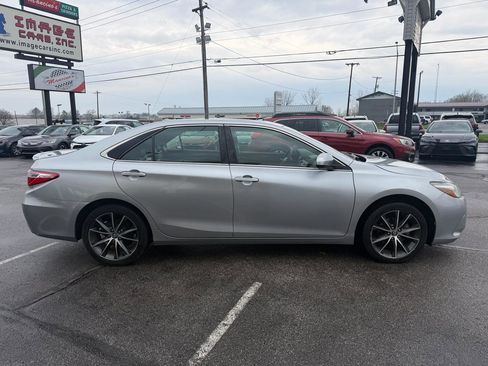 Used 2017 Toyota Camry XSE w/ Moonroof Package image 5