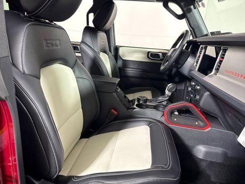 New 2026 Ford Bronco Outer Banks w/ Sasquatch Package image 14