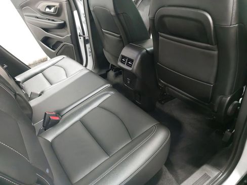 Used 2024 GMC Terrain SLT image 11