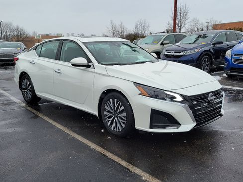 Used 2024 Nissan Altima 2.5 SV w/ SV Premium Package image 31