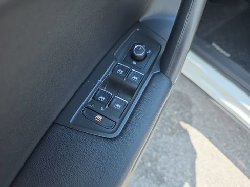 Used 2021 Volkswagen Tiguan SE AWD/4WD image 14