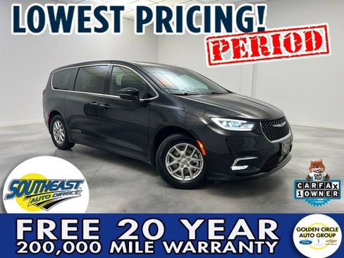 Used 2025 Chrysler Pacifica Select FWD image 1