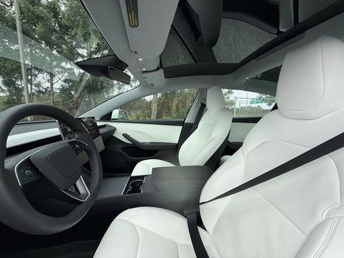 Used 2025 Tesla Model 3 image 19