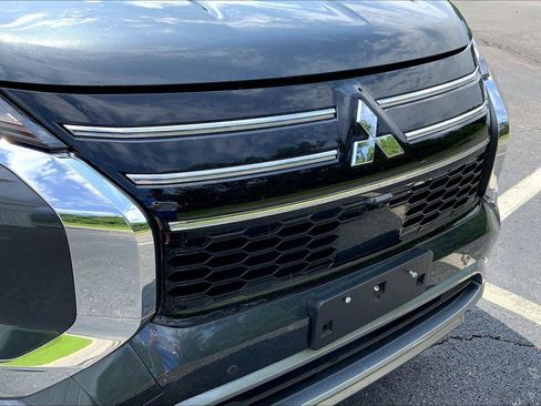 Used 2025 Mitsubishi Outlander SE FWD image 29