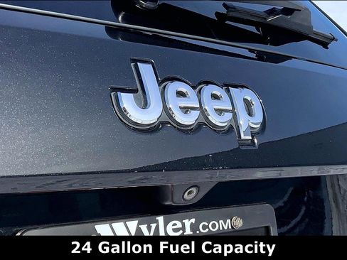 Used 2015 Jeep Grand Cherokee Overland image 32