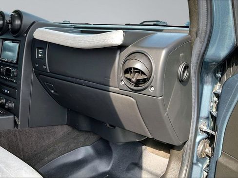 Used 2005 HUMMER H2 SUT w/ Preferred Equipment Group image 17