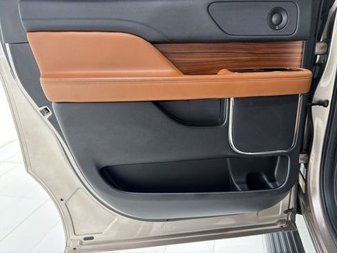 Used 2019 Lincoln Navigator L Reserve AWD/4WD image 15
