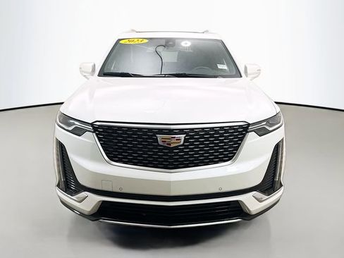 Used 2023 Cadillac XT6 Premium Luxury image 2