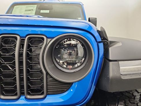 New 2025 Jeep Wrangler Rubicon w/ Xtreme 35 Tire Package image 38