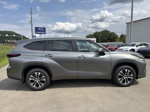New 2025 Toyota Highlander XLE AWD/4WD image 6