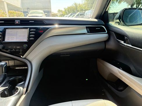 Used 2018 Toyota Camry SE FWD image 8