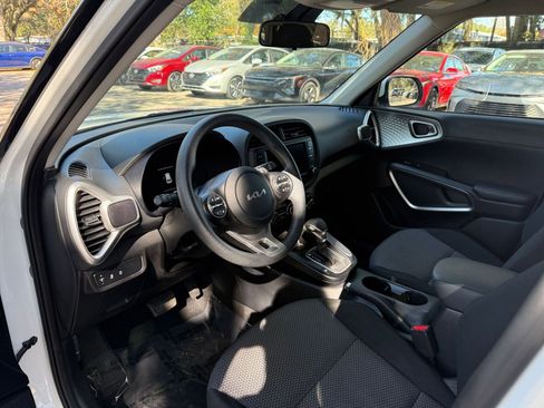 Used 2025 Kia Soul LX w/ LX Technology Package image 29