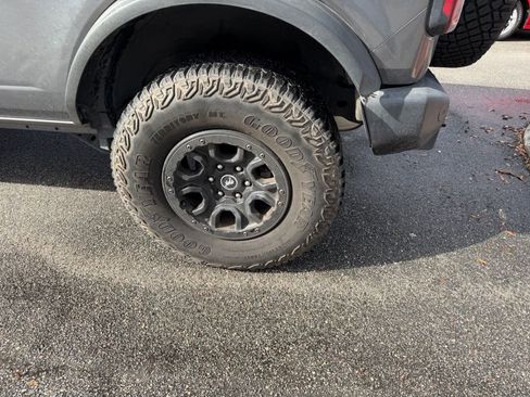 Used 2022 Ford Bronco Wildtrak image 9