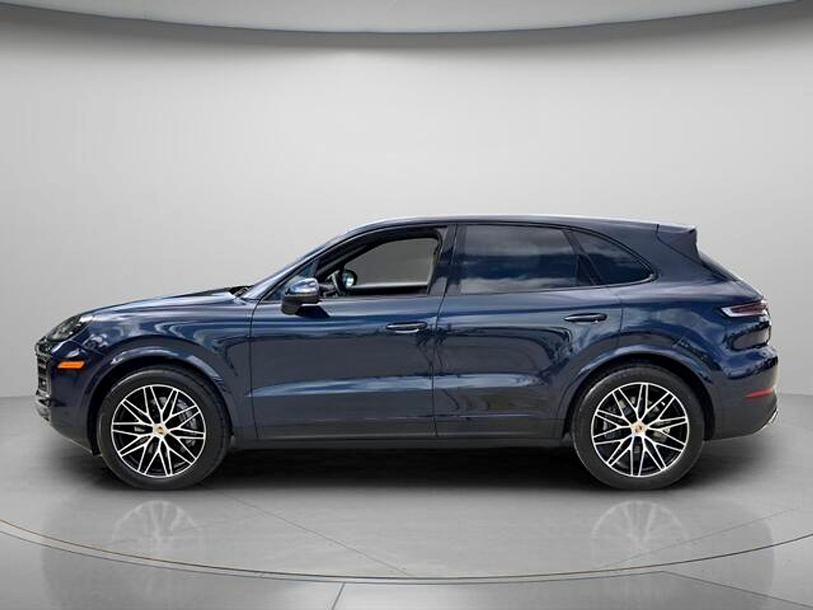 Used 2025 Porsche Cayenne AWD/4WD image 3
