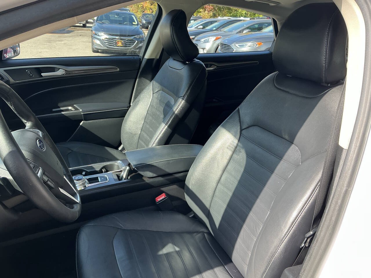 Used 2017 Ford Fusion SE w/ Fusion SE Technology Package FWD image 19