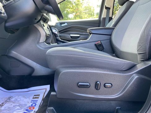 Used 2019 Ford Escape SE FWD image 21