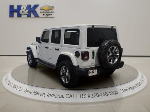 Used 2020 Jeep Wrangler Unlimited Sahara w/ Uconnect 4C Nav & Sound Group AWD/4WD image 4
