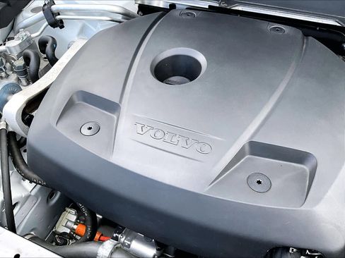 Used 2026 Volvo XC60 T8 Plus w/ Protection Package Premier image 33