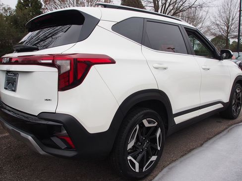 Used 2025 Kia Seltos SX w/ SX Sunroof Package image 7