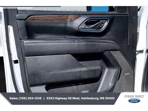 Used 2023 Chevrolet Suburban Premier RWD image 17