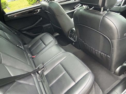 Used 2018 Porsche Macan AWD/4WD image 39
