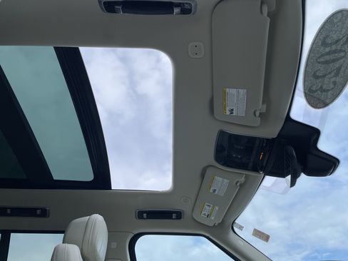 Used 2023 Land Rover Range Rover SE image 17