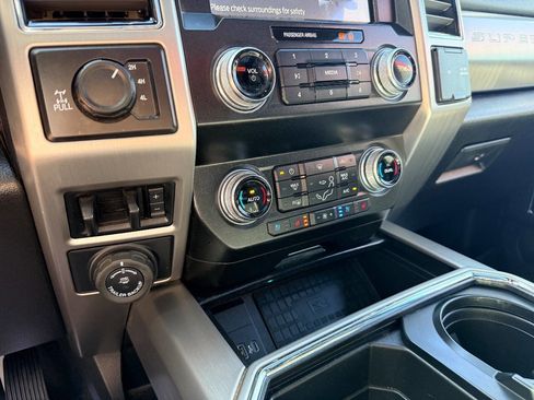 Used 2020 Ford F250 Platinum w/ FX4 Off-Road Package AWD/4WD image 31