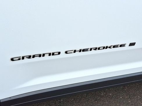 Used 2021 Jeep Grand Cherokee L Laredo AWD/4WD image 32